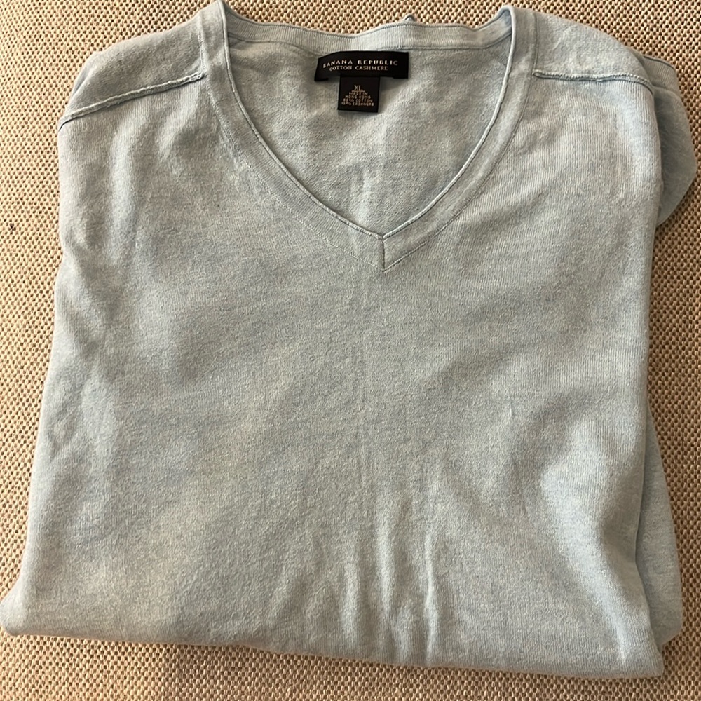 Banana Republic cotton cashmere lightweight sweater/pullover. Size XL. Lightblue